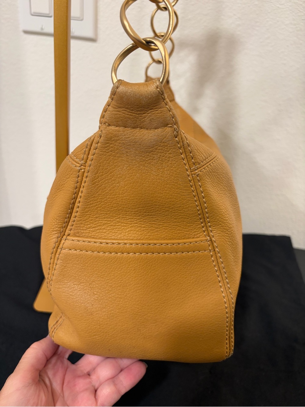 CHANEL Tan Leather Hobo Bag with Gold-Tone Chain - Picture 5 of 16